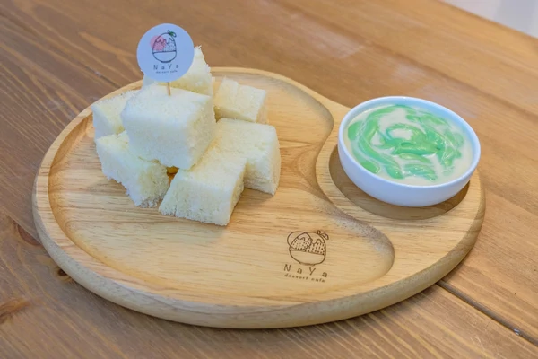 Steamed Bread w/ Pandan